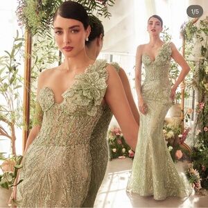 Elegant Green One-Shoulder Gown